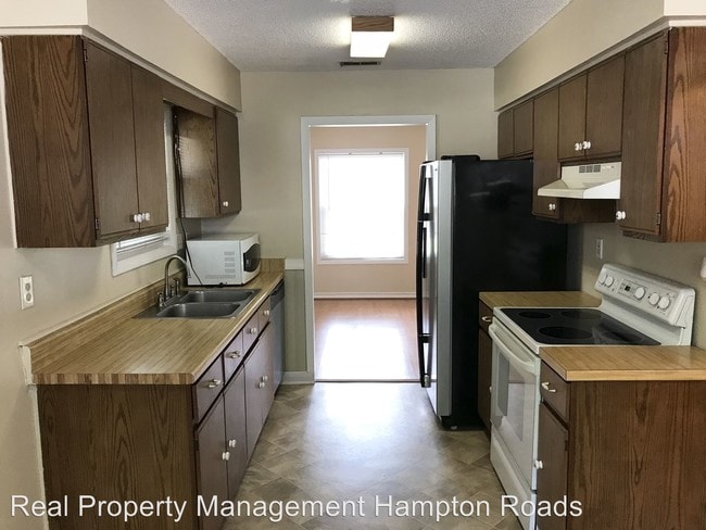Building Photo - 3 br, 2.5 bath House - 4 Penzance Circle