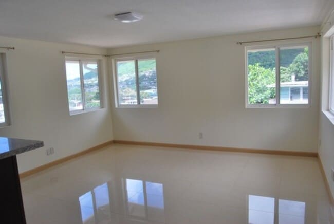 Building Photo - 3037 Kahaloa Dr