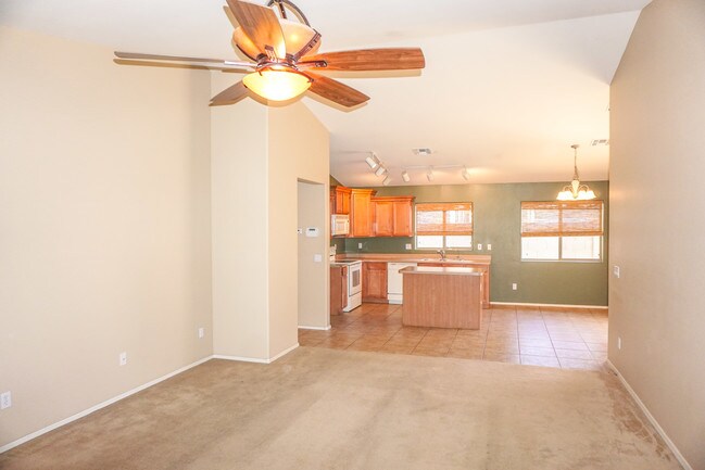 Foto del edificio - 1867 W Desert Canyon Dr