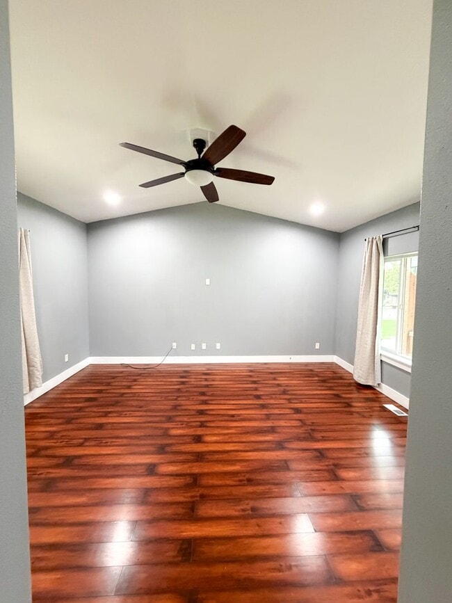 Building Photo - Beautiful 3 Bedroom Home in North East Salem