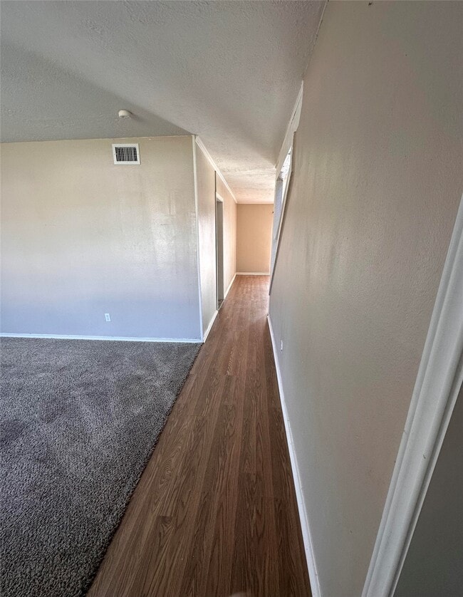 Building Photo - 17210 Woodburn Dr