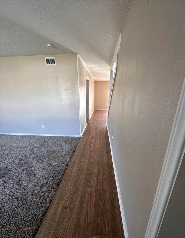 Foto del edificio - 17210 Woodburn Dr