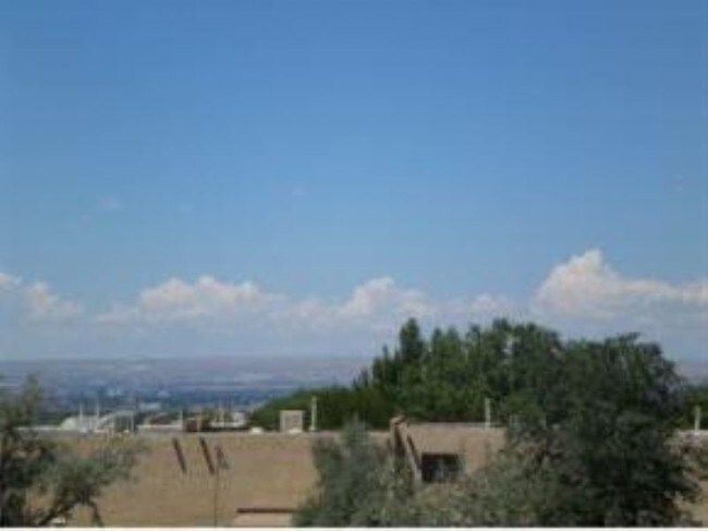 Building Photo - 2905 Palo Verde Dr NE