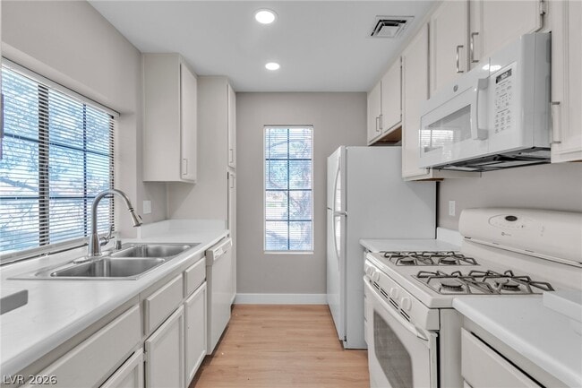 Foto del edificio - 4823 S Torrey Pines Dr