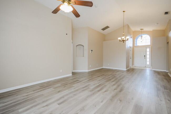Building Photo - 2155 Colonial Woods Blvd