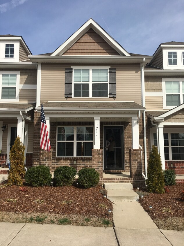 Townhome in Villages of Riverwood, Upgrades include Granite, Hdwd Floors, 1 Car Garage, Community... - Townhome in Villages of Riverwood, Upgrades include Granite, Hdwd Floors, 1 Car Garage, Community...