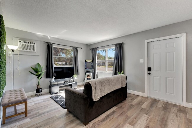 Foto del edificio - 4513 W McElroy Ave