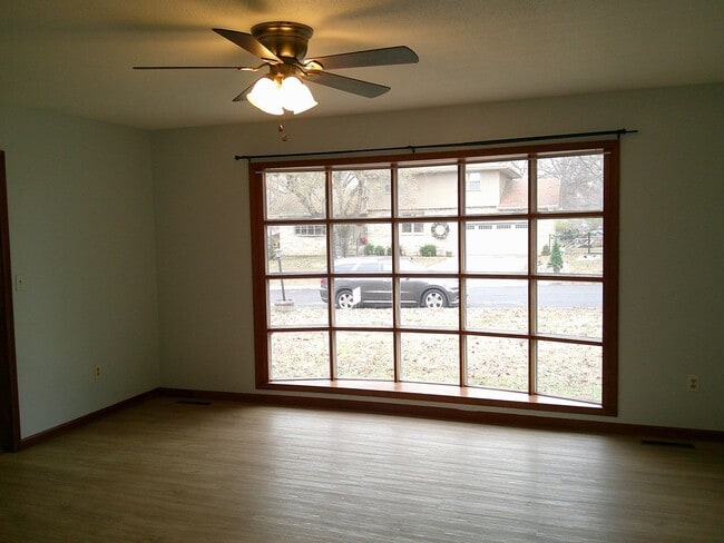 Foto del edificio - 4 Bed 2.5 Bath 2 Car Garage AVAILABLE NOW!!