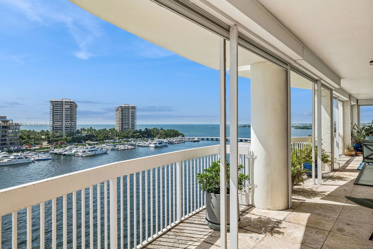 Foto principal - 1690 S Bayshore Ln
