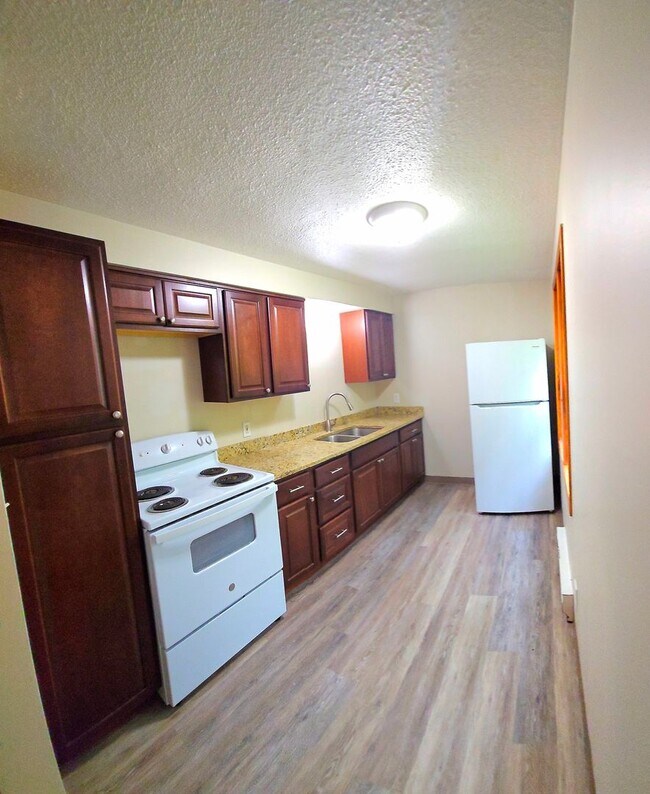 Building Photo - 245 Hillside Circle