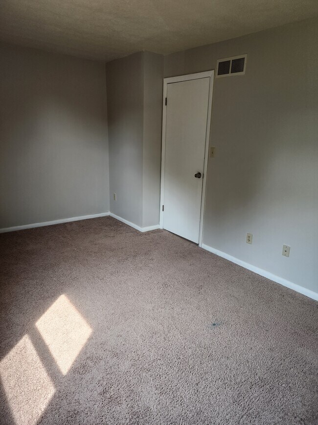 Foto del edificio - 204 Brookside Ln