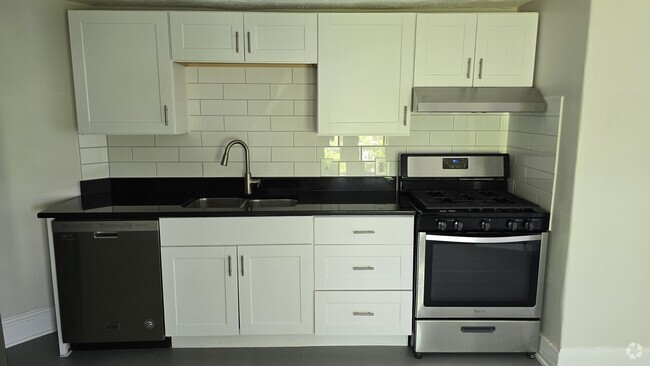 Building Photo - 33 Ashfield St