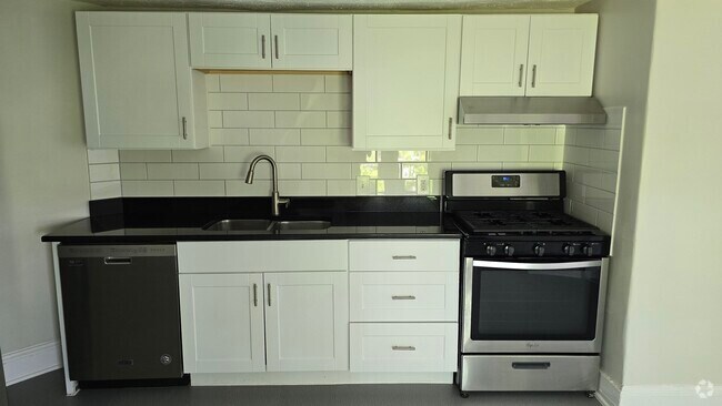 Building Photo - 33 Ashfield St