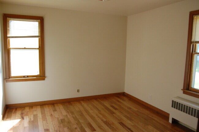 Building Photo - 306 5th St