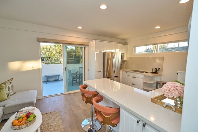 Foto del edificio - FURNISHED Modern One Bedroom+Loft Coronado! In Unit W/D! AC! Assigned Parking!
