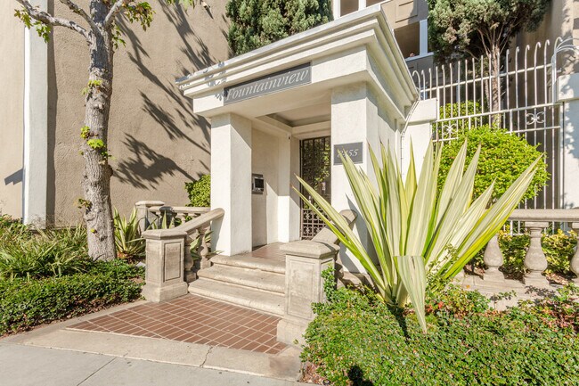 Foto del edificio - 8455 Fountain Ave