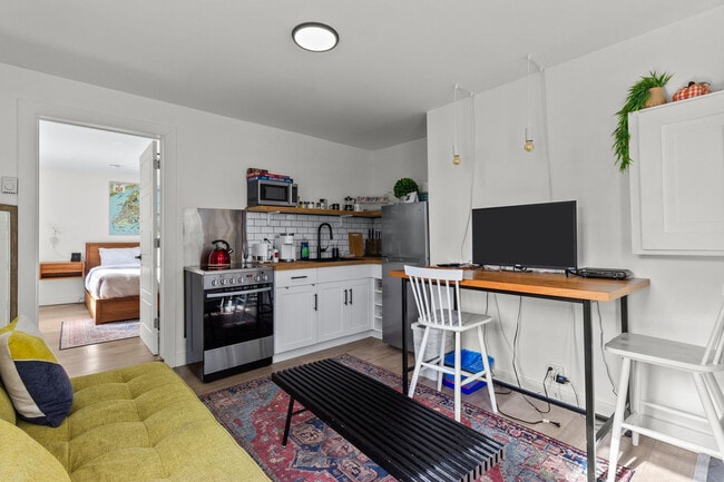 Building Photo - 110 Queens Rd