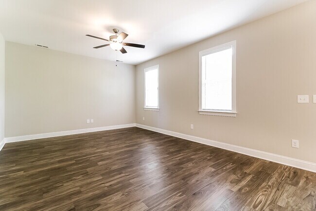 Foto del edificio - 355 Alcock Ln