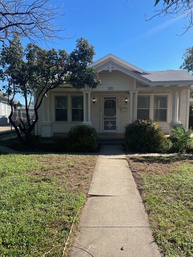 Primary Photo - 210 S Van Buren St