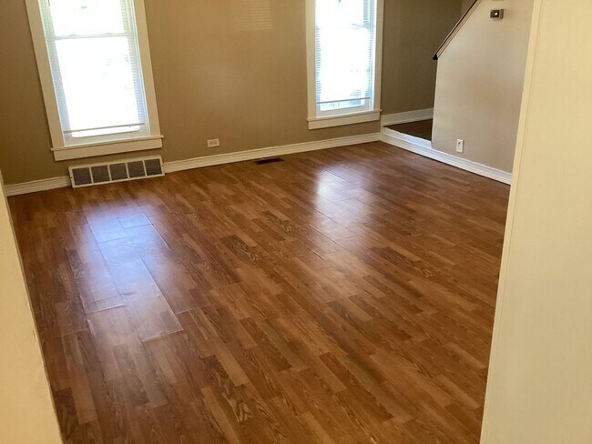 Foto del edificio - 1007 Elwood St 3BR/1.5BA (Middletown)