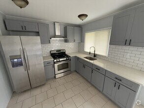 Building Photo - 7 Sherwood Ln