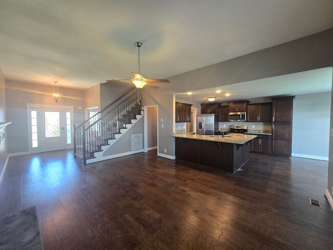 Building Photo - Executive 3 Bed 2.5 Bath with Bonus Home