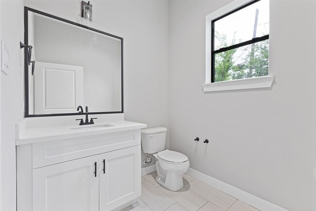 Foto del edificio - 806 E 39th St