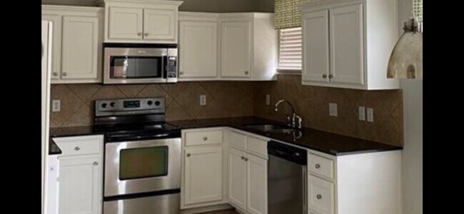 Building Photo - 2622 N Brush Creek Dr