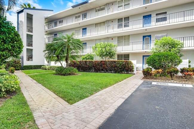 Building Photo - 6650 S Oriole Blvd
