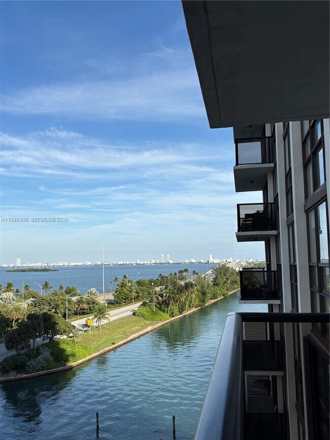 Building Photo - 600 NE 36th St