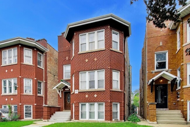 Building Photo - 1822 Gunderson Ave