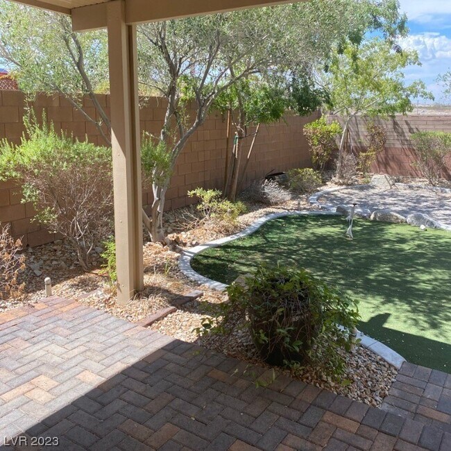 Foto del edificio - 10540 Nantucket Ridge Ave