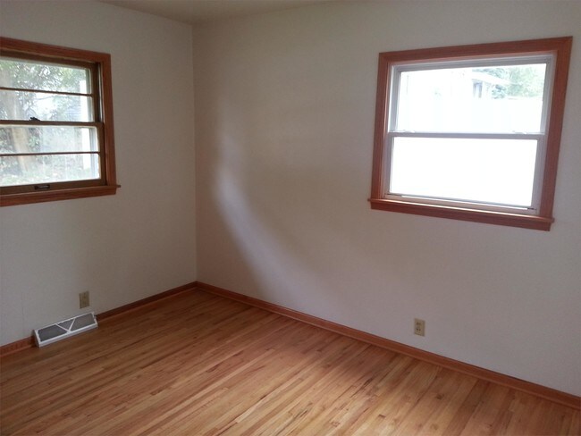 Building Photo - 1922 Waterloo Rd