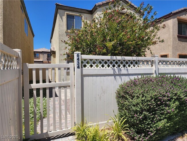 Building Photo - 6434 N Buttercup Creek St