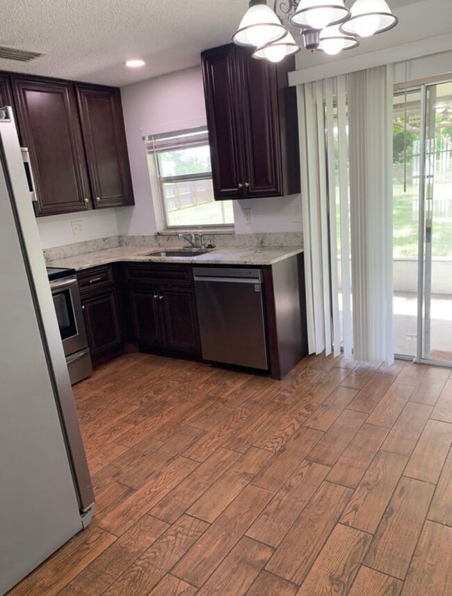 Foto del edificio - 7926 Avenal Loop