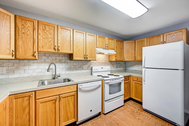 Building Photo - Kings View Apartments (55+ Active Community)
