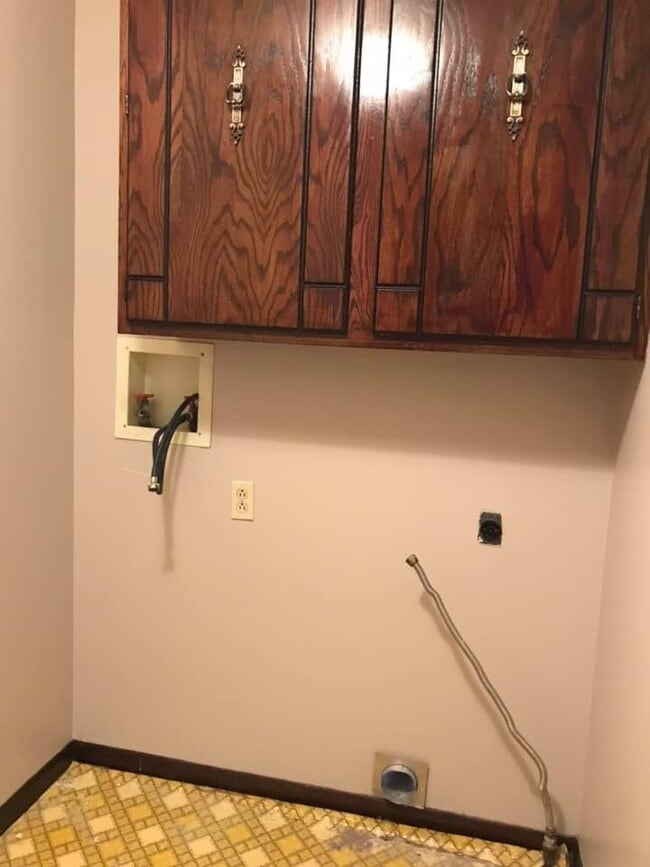 Foto del edificio - Spacious  House with Detached Garage & Fin...