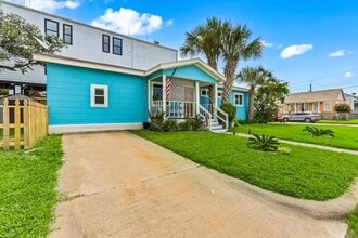 Building Photo - 728 7th St