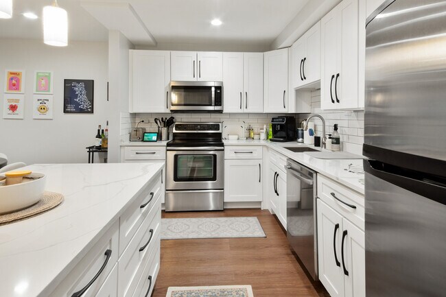 Foto del edificio - 4334 N Clarendon Ave