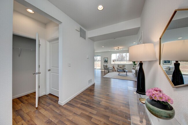 Building Photo - Gorgeous 3-Bed 3-Bath Home Near Fossil Cre...
