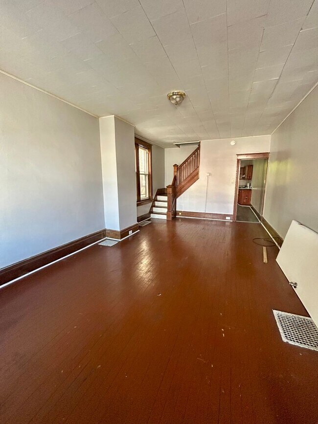 Foto del edificio - Large 3-bedroom 1 bath townhome
