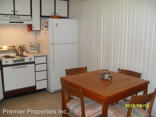 Building Photo - 169 W Calle del Ano