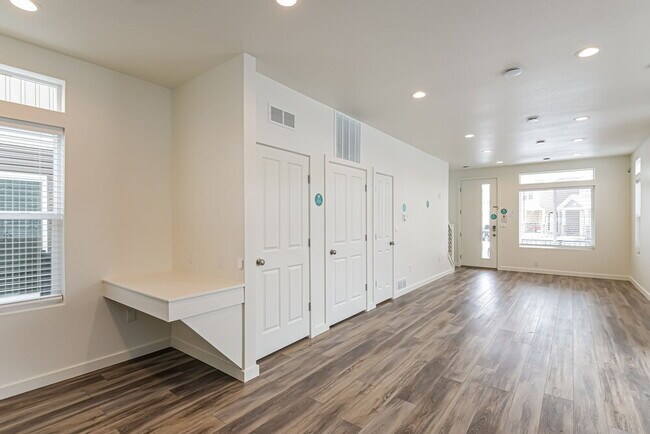 Building Photo - 4733 N Tower Dr