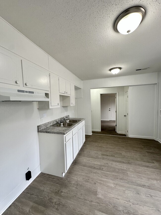 Foto del edificio - 80 Wilkes Cir