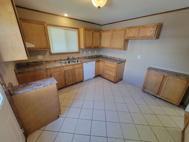 Building Photo - 4020 Hammond Blvd 3BR/1BA (Hamilton)