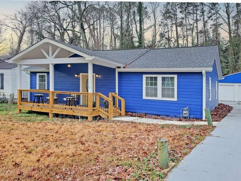 Primary Photo - 441 Westmeath Dr SW