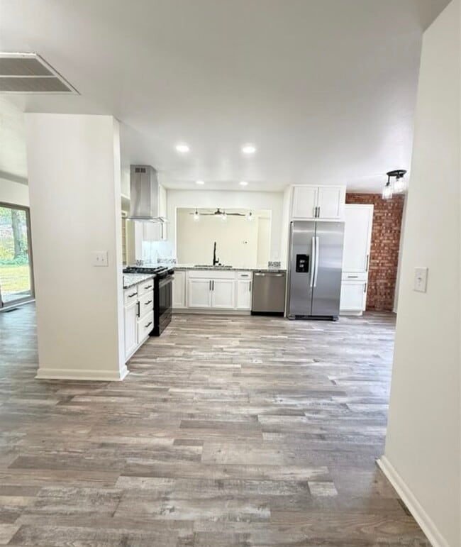 Building Photo - 5701 S Rockford Pl