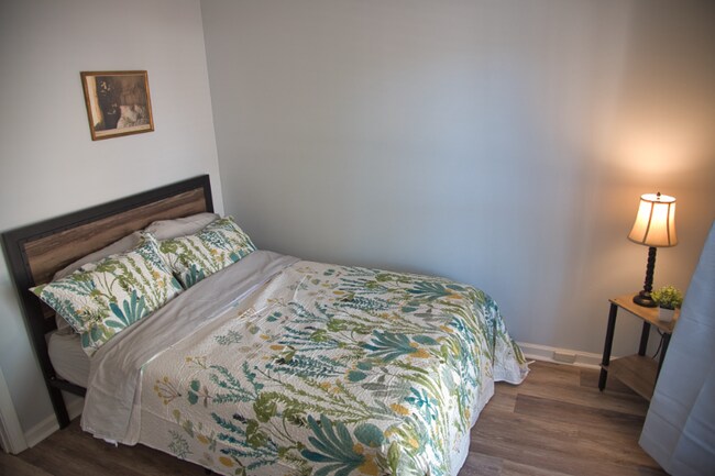 Building Photo - 912 Kennesaw Dr