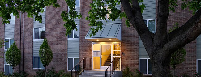 Lansdowne Station Apartments