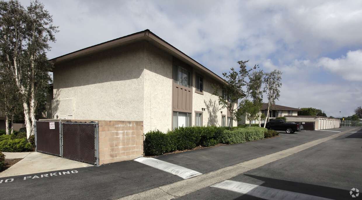 Arroyo Casa Apartments in Orange, CA